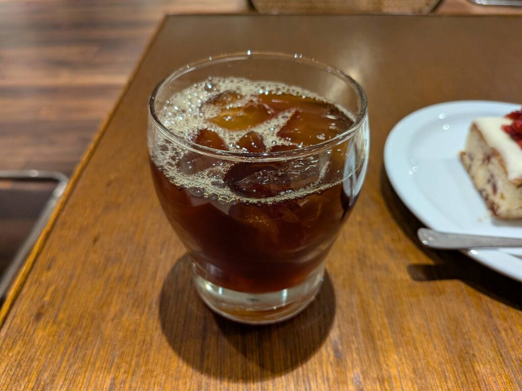 小川町「DILL Coffee Parlor」のアイスコーヒー