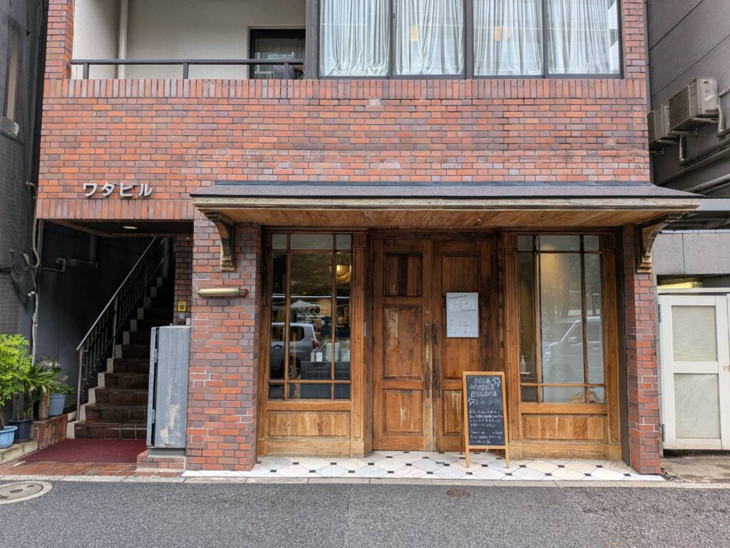 小川町「DILL Coffee Parlor」の外観