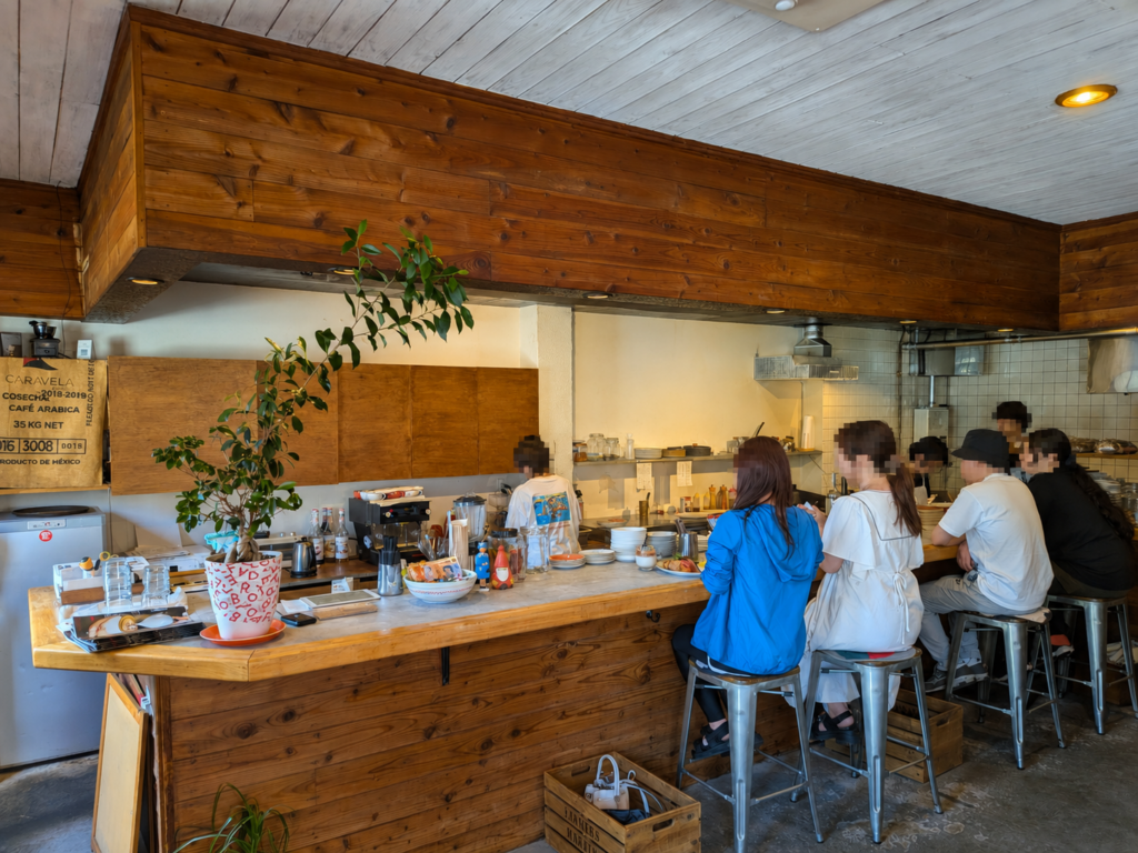 前橋で朝から訪れたいカフェ「Cafe Federal」。オーストラリアスタイルのブレックファストと温もりある空間で、一日を少し豊かにしてくれる人気カフェをMOZiが紹介。