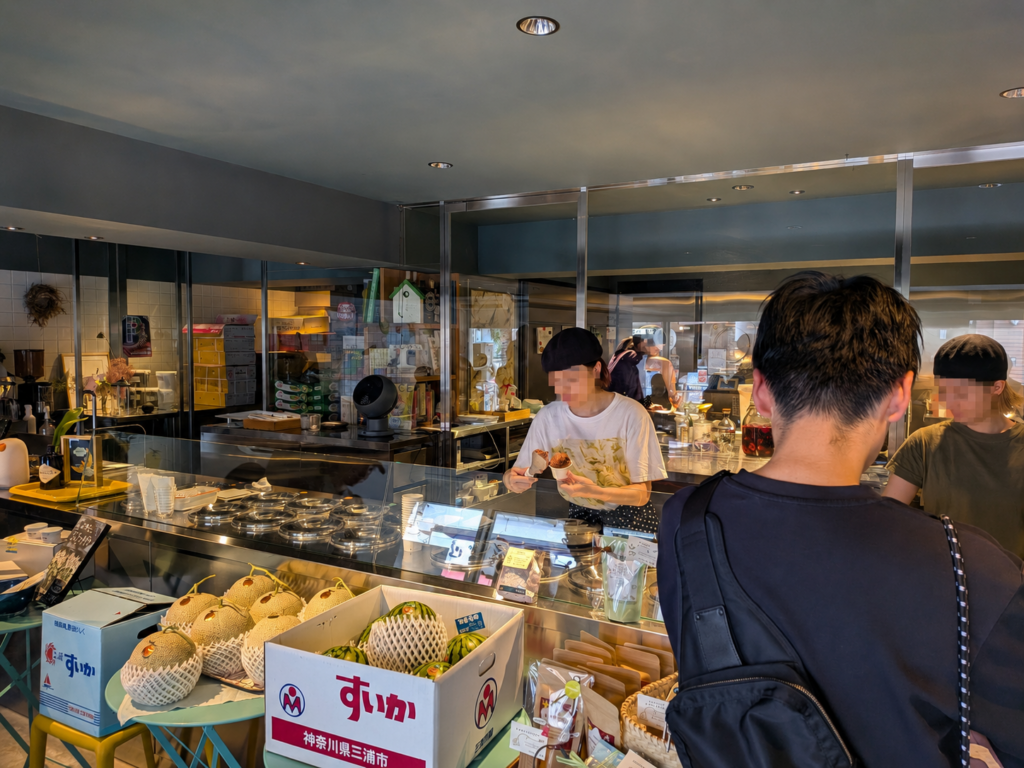 阿佐ヶ谷で人気を集めるジェラート専門店「SINCERITA」を訪問。旬の果実を贅沢に使ったジェラートや店内の雰囲気、MOZiならではの視点で、その魅力を写真とともにご紹介します。