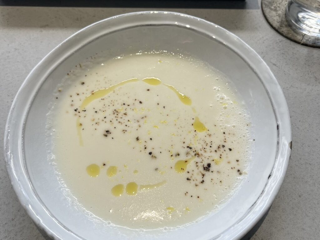 朝8時、等々力へ。ASAKO IWAYANAGI SALON DE THÉで味わう厚切りトーストや季節のスープ、パフェ。少し早起きして訪れたい、美しいモーニングと朝時間を紹介します。