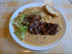 ベリーズ・カフェの牛肉ときのこのクリームスパゲッティ