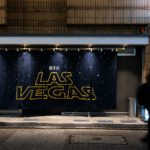 友人と気軽に食事を楽しみたい日に訪れたい「餃子のLAS VEGAS」。遊び心のある店構えと肩肘張らない雰囲気、餃子を囲んで自然と会話が弾む心地よい空間を、MOZiの視点で紹介します。