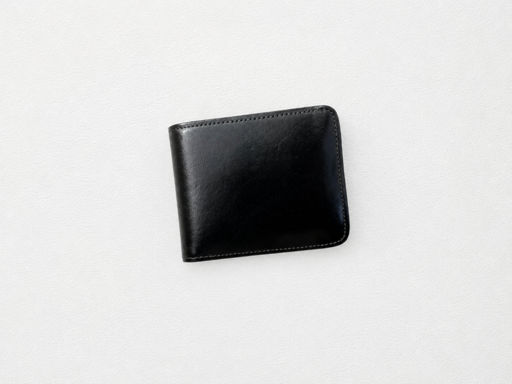 包丁・革・鉄鍋——手入れを重ねるほど馴染んでいく道具がある。道具を「育てる」という行為を通じて、40代からの時間の質と暮らしの豊かさを問い直すコラム。