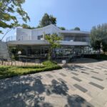 群馬県・太田市にある「太田市美術館・図書館」をMOZiが紹介。本とアート、建築、カフェが一体となった複合文化施設。建築好きにも、読書好きにも、休日をゆっくり過ごしたい人にもおすすめのスポットです。