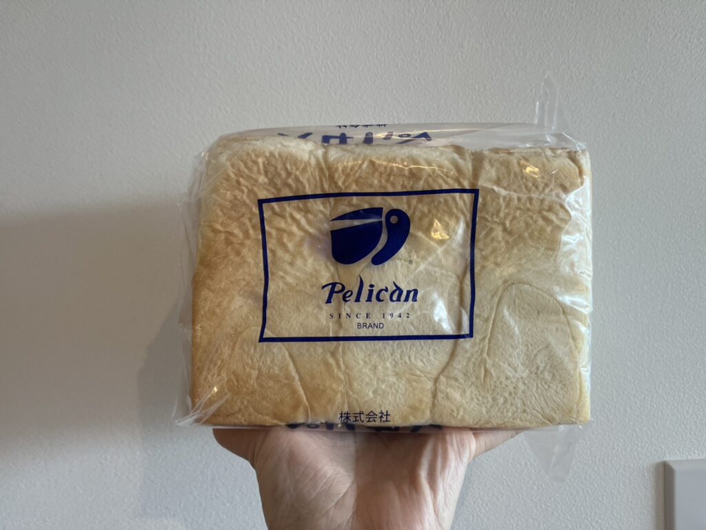 浅草・田原町で80年以上愛され続ける老舗「パンのペリカン」。食パンとロールパンだけを作り続ける理由とは。毎日食べたくなる、飽きのこない味の魅力をMOZiが紹介します。