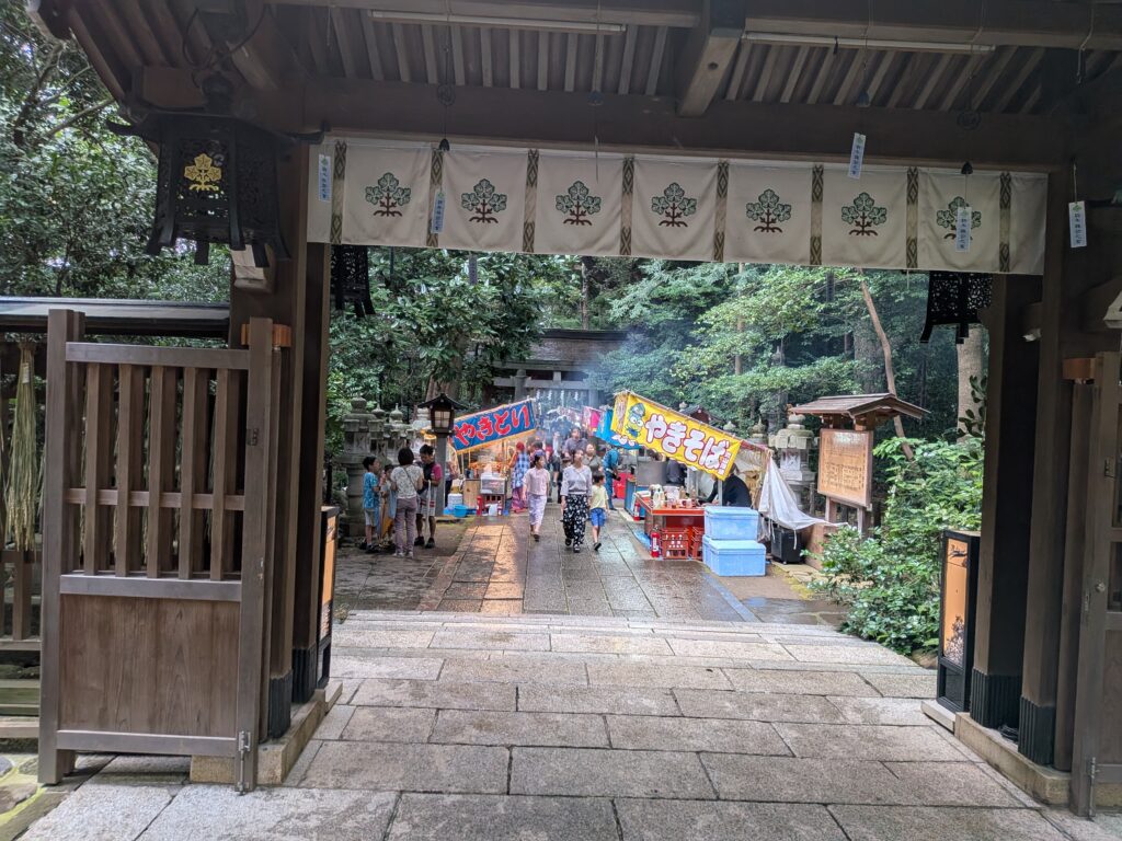 夏祭りや花火大会が終わり、少しずつ夏の終わりを感じる8月後半。フジファブリック、STUTS、Suchmos、サニーデイ・サービス、鈴木真海子など、夏の余韻に浸りたいMOZiおすすめの10曲をセレクト。